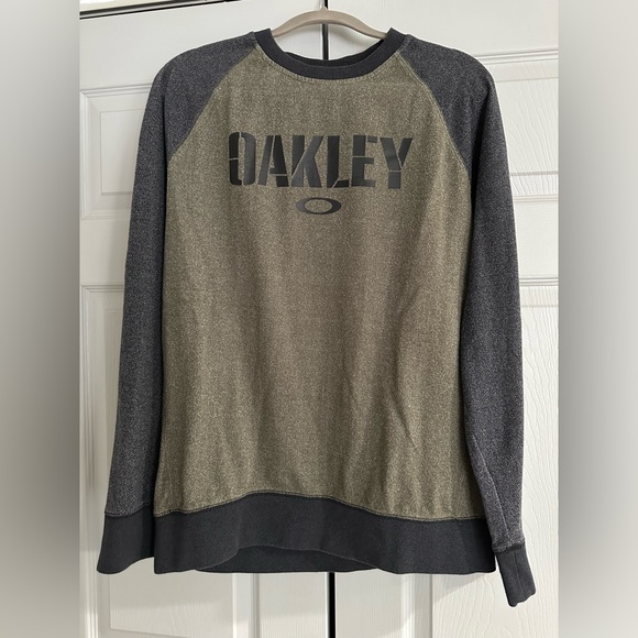 Oakley sweater - Picture 1 of 2